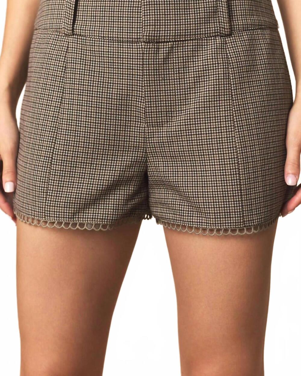 NEW PEACH LOVE houndstooth scallop lace shorts in olive